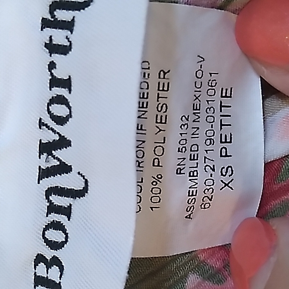 Bon Worth Tropical Print Button Up Blouse. Size XS Petite  NWOT - Picture 9 of 9